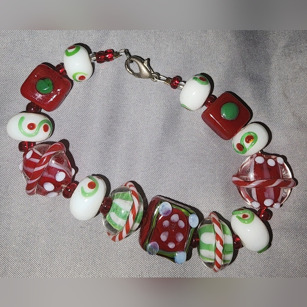 Lamp work beaded christmas bracelet